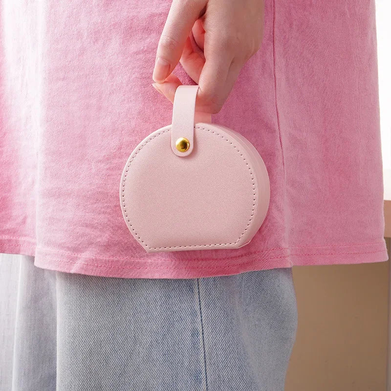 Mini boîte à bijoux en cuir, douce et organisée vue 4 - Chandore
