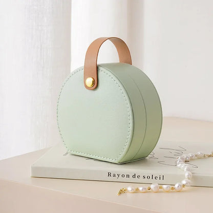 Mini boîte à bijoux en cuir, douce et organisée vue 7 - Chandore
