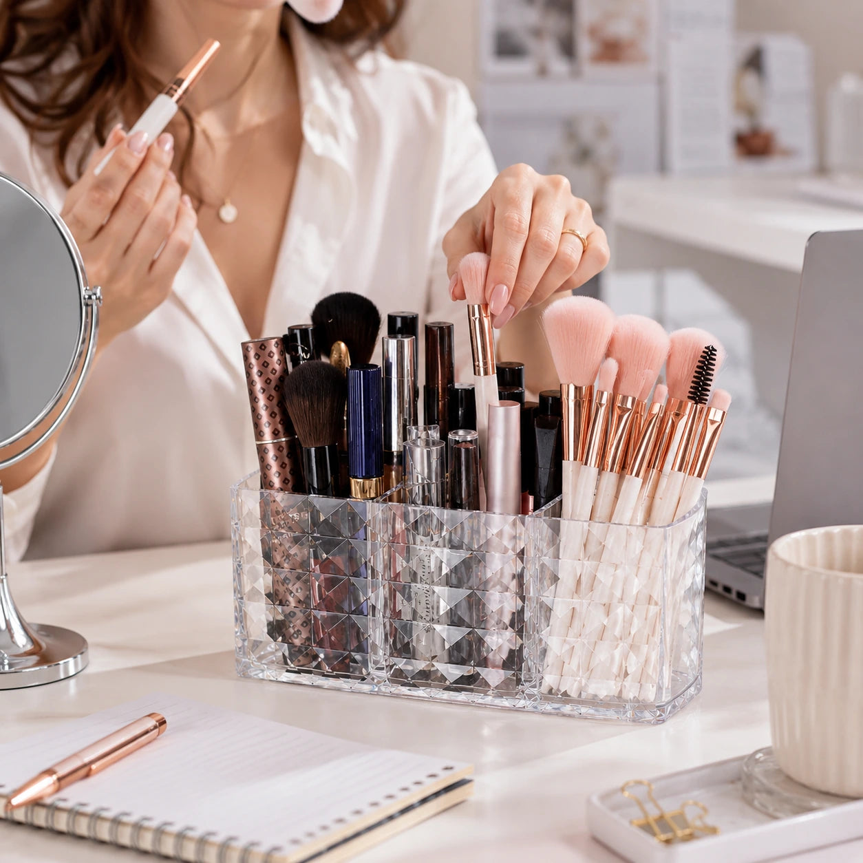 Organisateur cosmétique transparent facettes